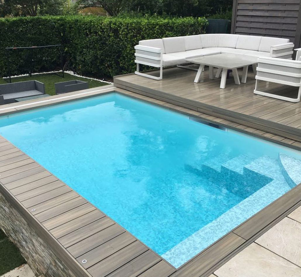 Piscine avec terrasse coulissante